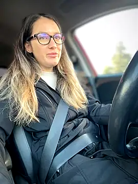 HotXMom online show from 17, 10, 2025