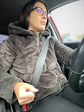 HotXMom online show from 6, 10, 2025