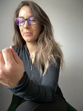 HotXMom online show from 16, 10, 2025