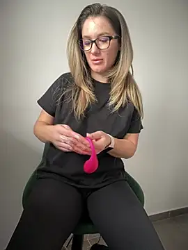 HotXMom online show from 11, 3, 2025