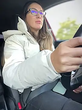 HotXMom online show from 15, 10, 2025