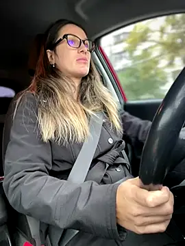 HotXMom online show from 4, 11, 2025