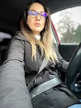 HotXMom online show from 18, 11, 2025