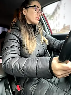 HotXMom online show from 19, 11, 2025