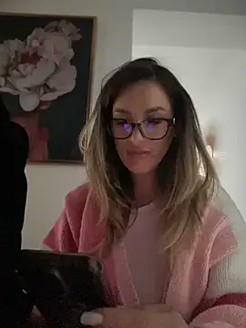 HotXMom online show from 17, 3, 2025