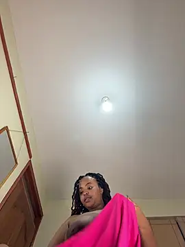 Snapshot of Linahlove chatting on 12, 6, 2026 Linahlove online show from 12, 6, 2026