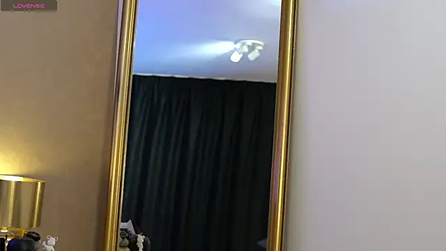 EvellineClaire online show from 4, 12, 2025