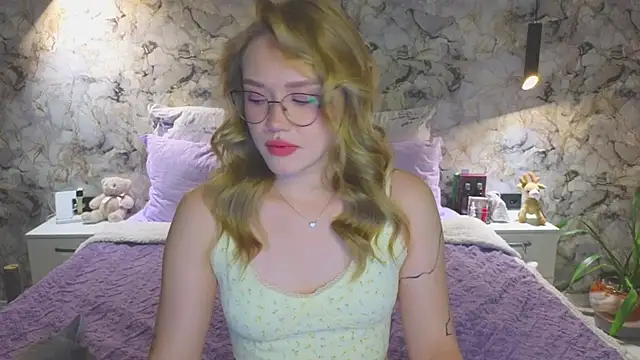 Aurora Golden1 online show from 18, 10, 2025