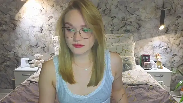 Aurora Golden1 online show from 26, 10, 2025