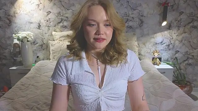 Snapshot of Aurora_Golden1 chatting on 19, 5, 2026 Aurora Golden1 online show from 19, 5, 2026