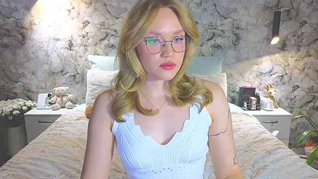 Aurora Golden1 online show from 13, 11, 2025