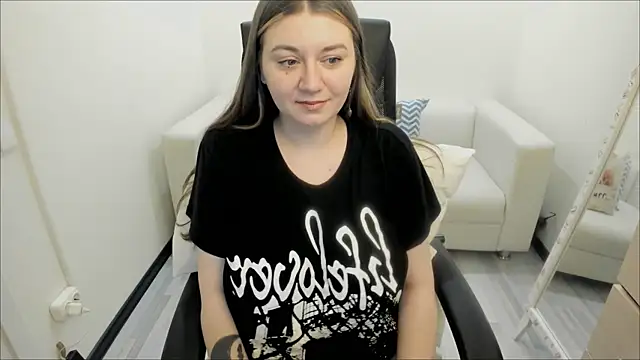 AlisaBacker online show from 1, 3, 2025