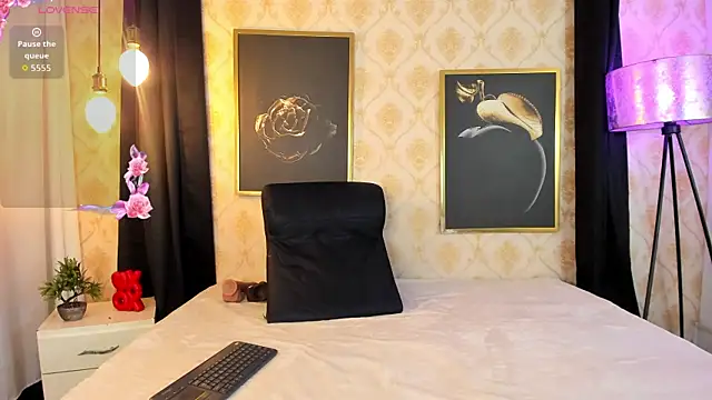 NATALIE PARKERR online show from 6, 4, 2026