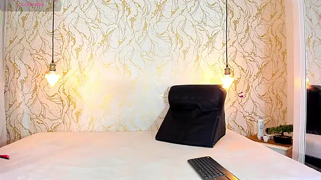 NATALIE PARKERR online show from 26, 11, 2025