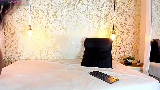 NATALIE PARKERR online show from 22, 10, 2025