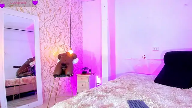 NATALIE PARKERR online show from 28, 10, 2025