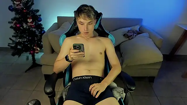 Snapshot of marcusmit chatting on 20, 12, 2024 marcusmit online show from 20, 12, 2024