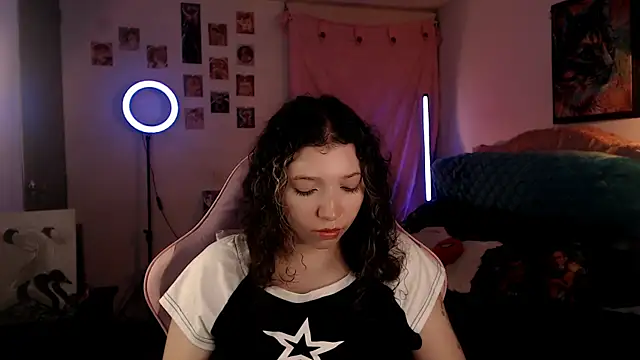 Snapshot of AllyDonfort chatting on 3, 4, 2026 AllyDonfort online show from 3, 4, 2026