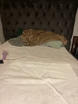 Snapshot of MILL204 chatting on 4, 10, 2025 MILL204 online show from 4, 10, 2025