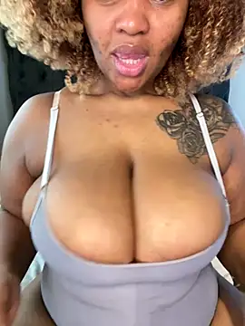 Snapshot of MILL204 chatting on 11, 11, 2025 MILL204 online show from 11, 11, 2025