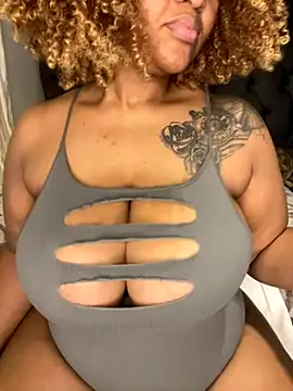 Snapshot of MILL204 chatting on 22, 11, 2025 MILL204 online show from 22, 11, 2025