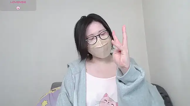  NOA-chan  online show from 1, 3, 2025