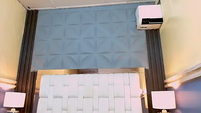 Nicole Ramires online show from 21, 10, 2025