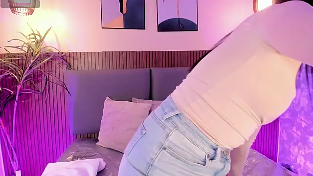 Snapshot of NicolleeEvanss chatting on 26, 9, 2025 NicolleeEvanss online show from 26, 9, 2025