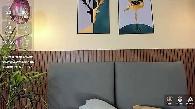 Snapshot of NicolleeEvanss chatting on 8, 3, 2025 NicolleeEvanss online show from 8, 3, 2025