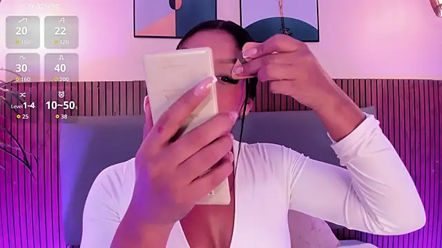 Snapshot of NicolleeEvanss chatting on 11, 11, 2025 NicolleeEvanss online show from 11, 11, 2025