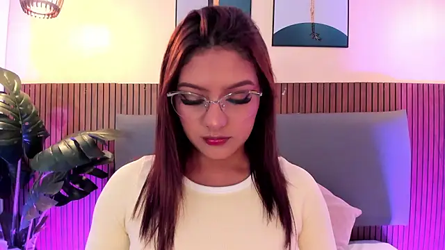 NicolleeEvanss online show from 18, 5, 2026