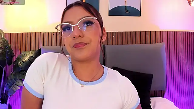 NicolleeEvanss online show from 8, 5, 2026