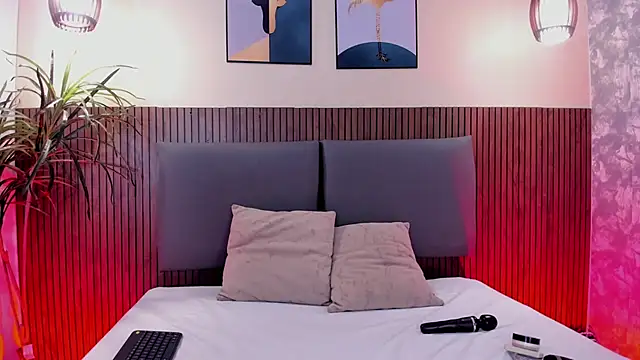 Snapshot of NicolleeEvanss chatting on 15, 11, 2025 NicolleeEvanss online show from 15, 11, 2025