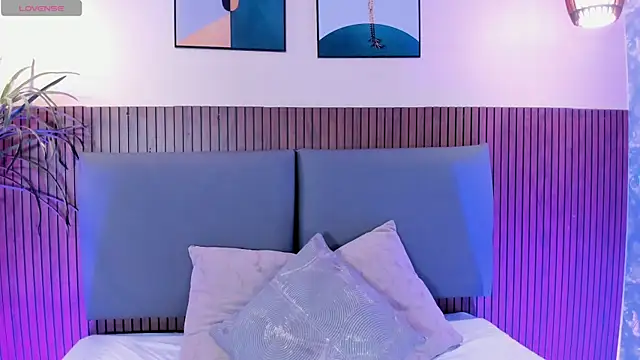 Snapshot of NicolleeEvanss chatting on 5, 11, 2025 NicolleeEvanss online show from 5, 11, 2025