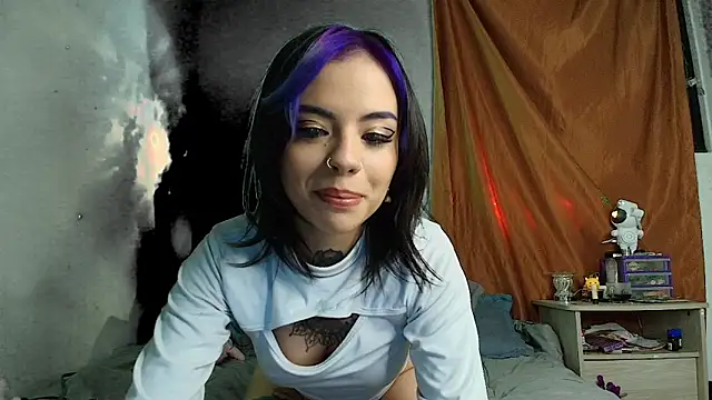 Alicia Ortiiz online show from 18, 1, 2025