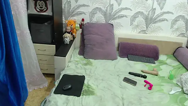 CamDiva113 online show from 12, 9, 2025