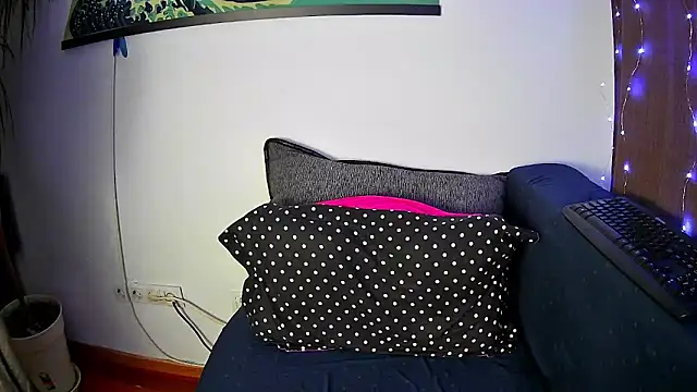 EmmaKrosss online show from 7, 1, 2025