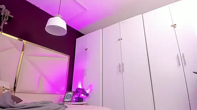 April bowie online show from 30, 9, 2025