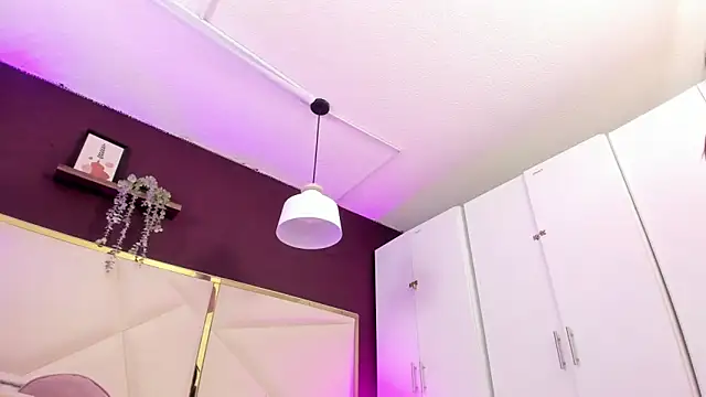 April bowie online show from 28, 11, 2025