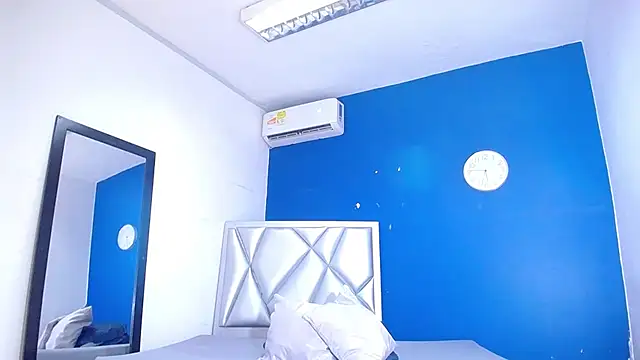 Snapshot of exotic_karmella chatting on 9, 10, 2025 exotic karmella online show from 9, 10, 2025