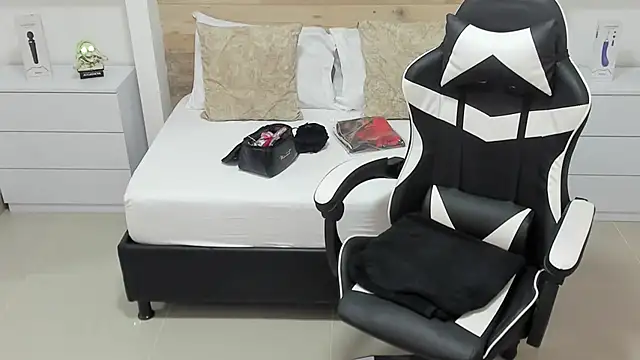 candy summer28 online show from 13, 10, 2025