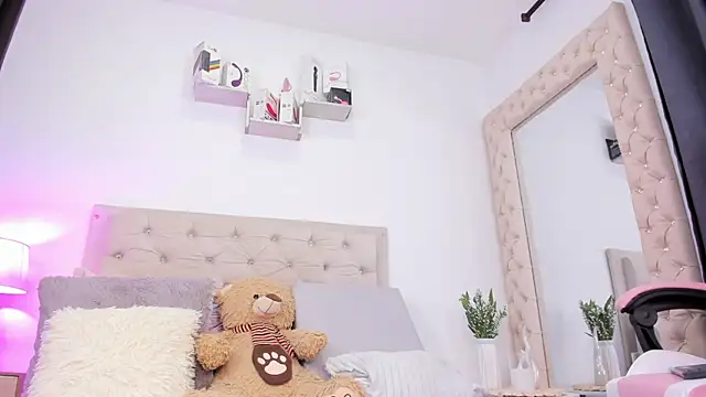 lorennahernandez01 online show from 21, 9, 2025