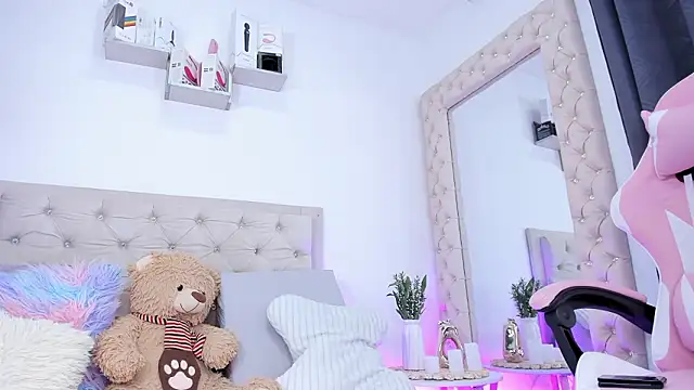 lorennahernandez01 online show from 16, 3, 2026