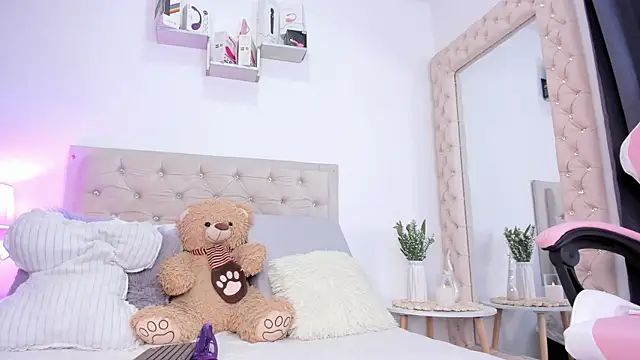 lorennahernandez01 online show from 24, 9, 2025