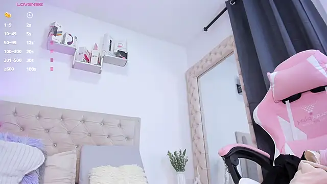 lorennahernandez01 online show from 10, 10, 2025