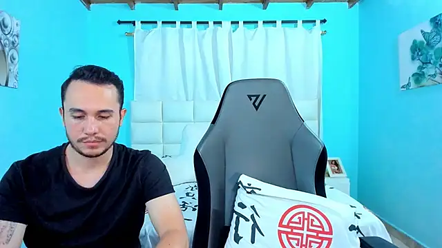 Snapshot of xxx_sweet_couple_ chatting on 8, 11, 2025 xxx sweet couple online show from 8, 11, 2025