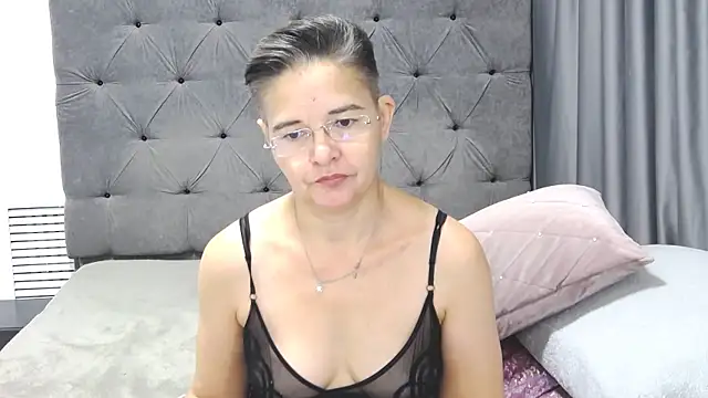 StaceyDarling online show from 8, 11, 2025