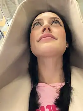 Melissa crazy online show from 12, 3, 2026