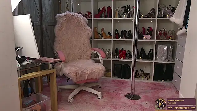 BaditaLuna online show from 7, 3, 2026