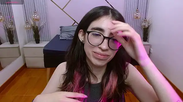 Snapshot of LenaRoses chatting on 21, 11, 2025 LenaRoses online show from 21, 11, 2025